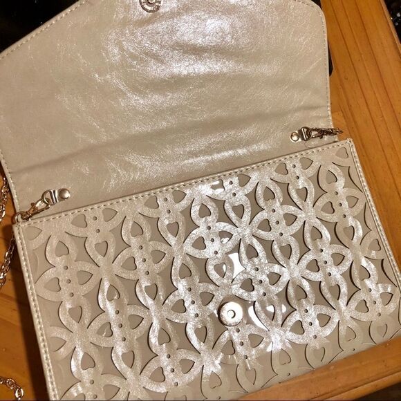 URBANâEXPRESSIONSâCUT OUTâTAN/GOLDâCROSSBODYâCLUTCH - Picture 14 of 16